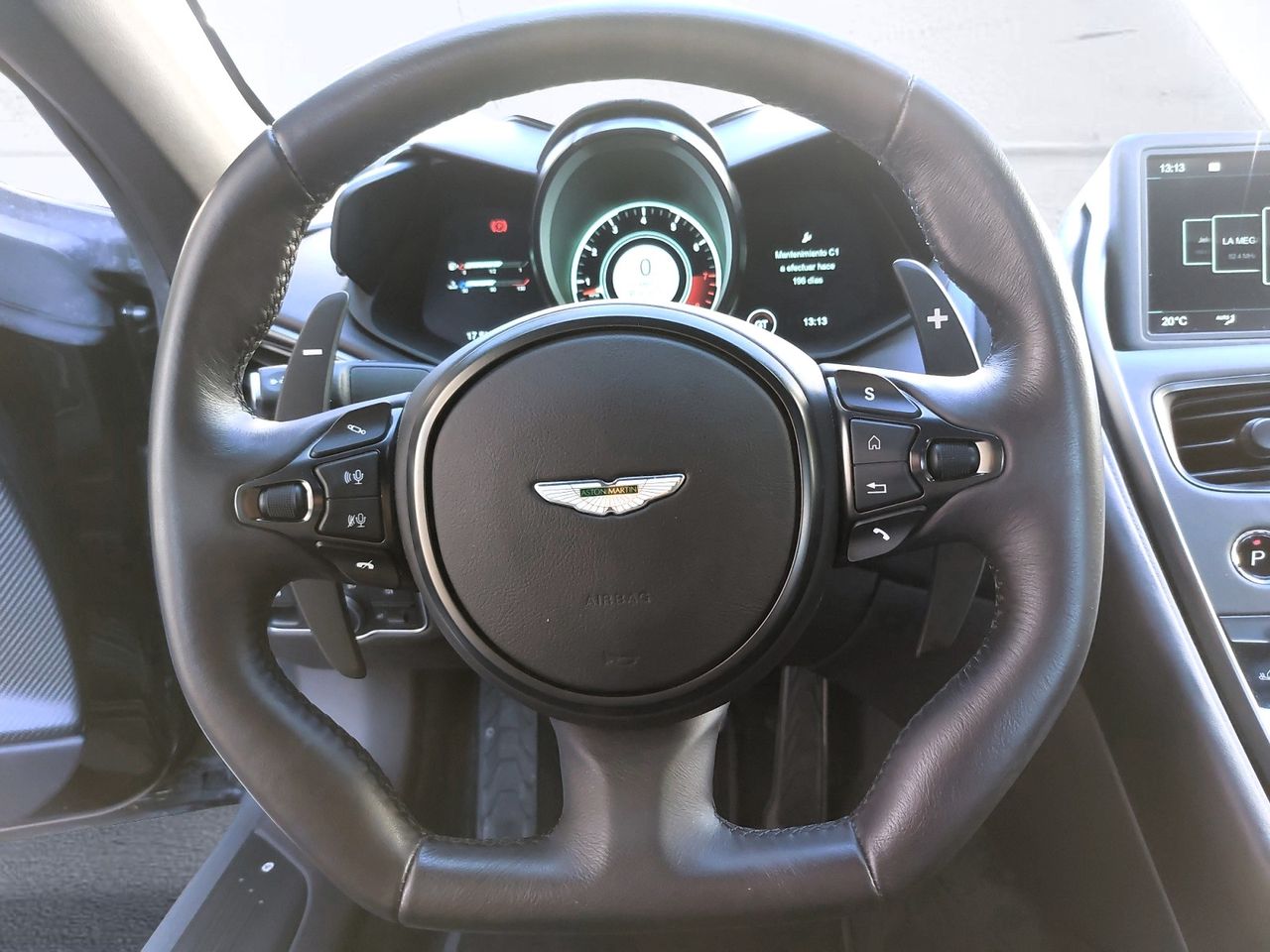 Foto Aston martin DBS 10