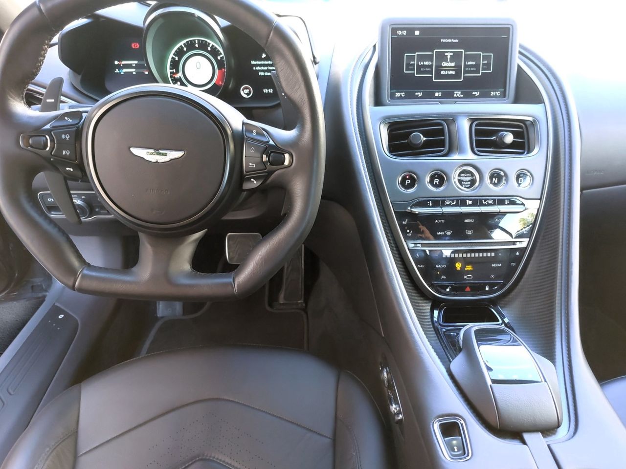 Foto Aston martin DBS 11