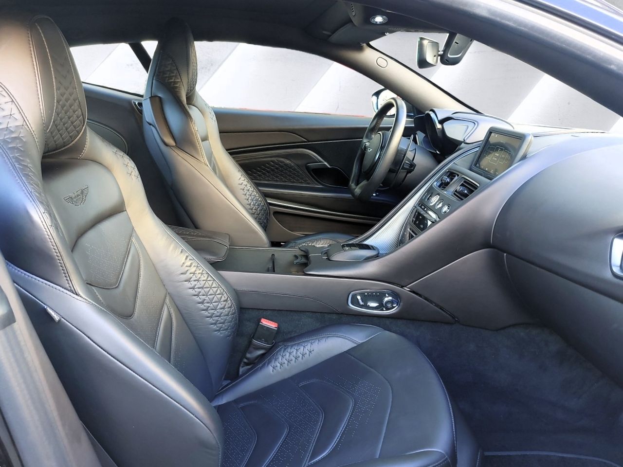 Foto Aston martin DBS 13