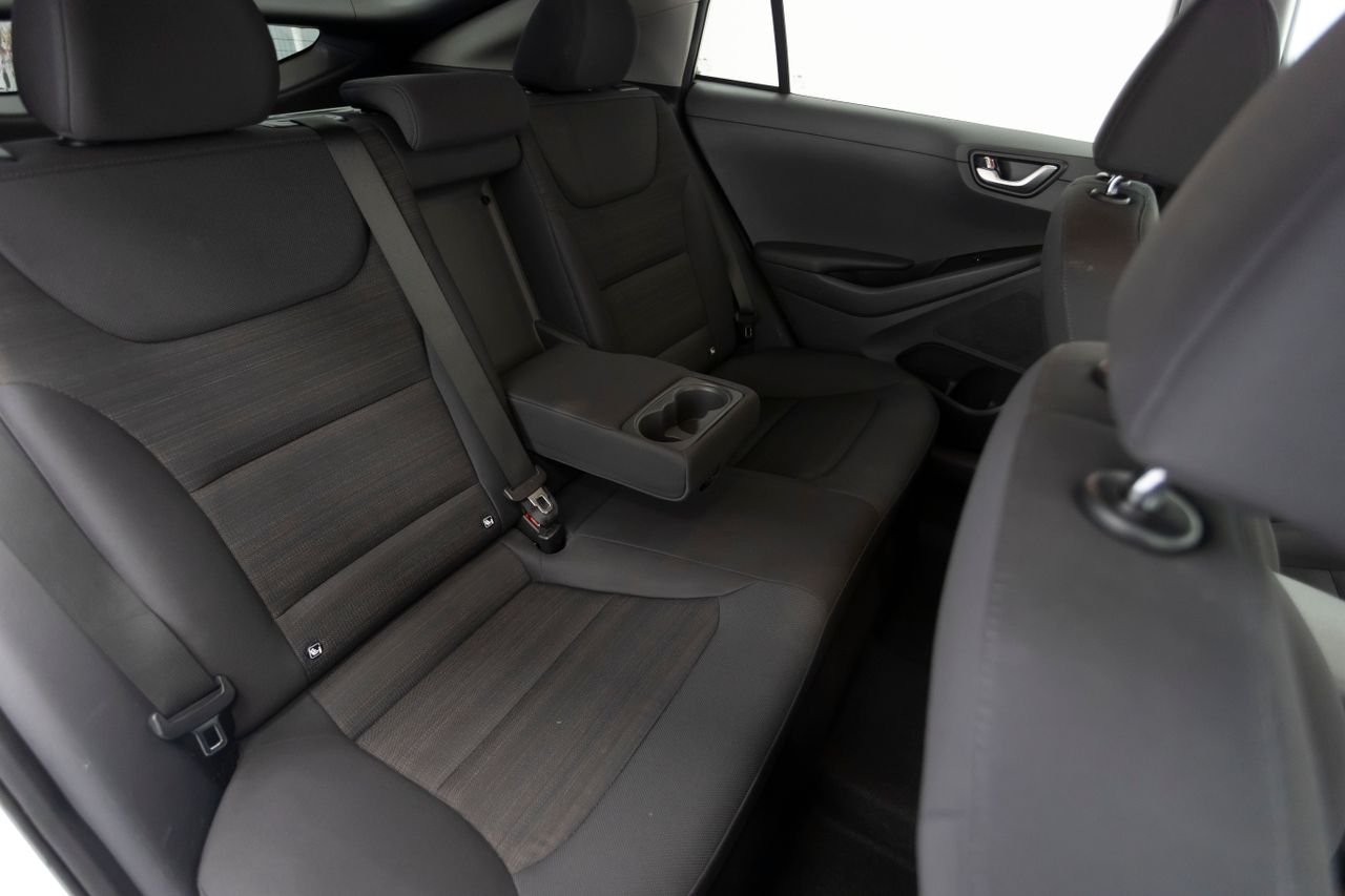 Foto Hyundai IONIQ 16