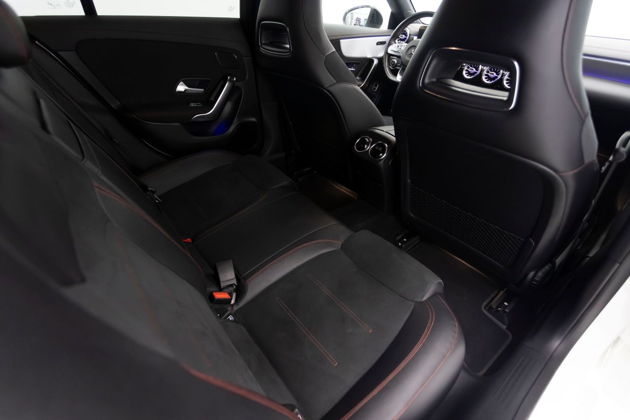 Foto Mercedes-Benz Clase CLA 15