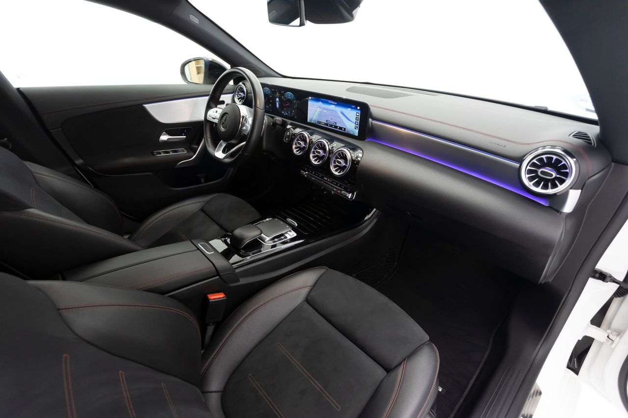 Foto Mercedes-Benz Clase CLA 24
