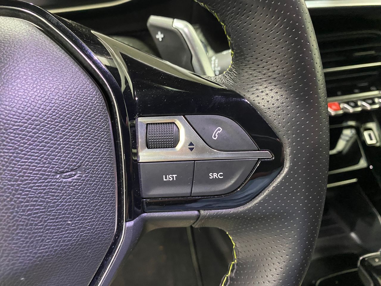 Foto Peugeot 208 17