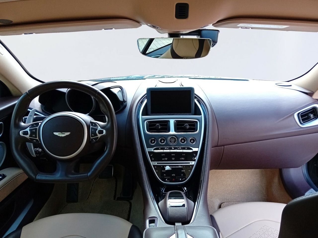Foto Aston martin DBS 7