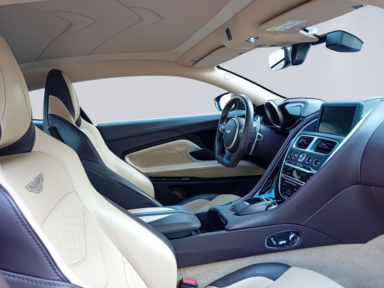 Foto Aston martin DBS 9