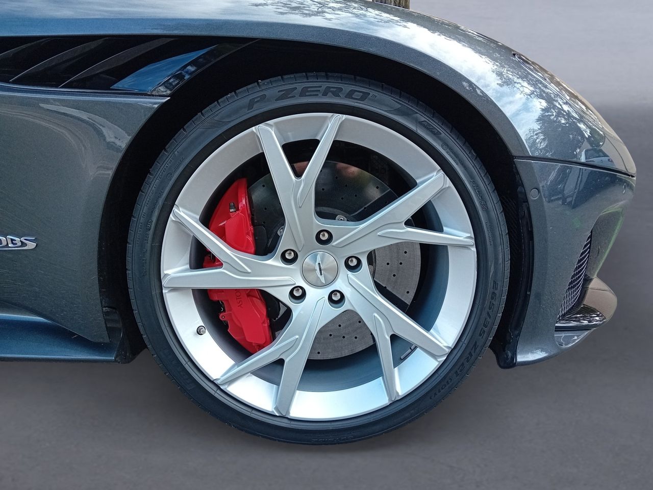 Foto Aston martin DBS 15