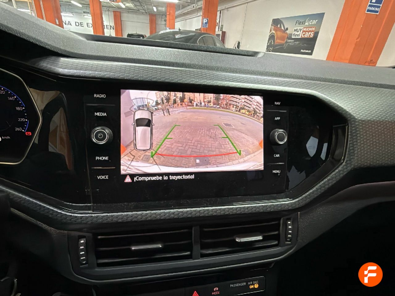 Foto Volkswagen T-Cross 12