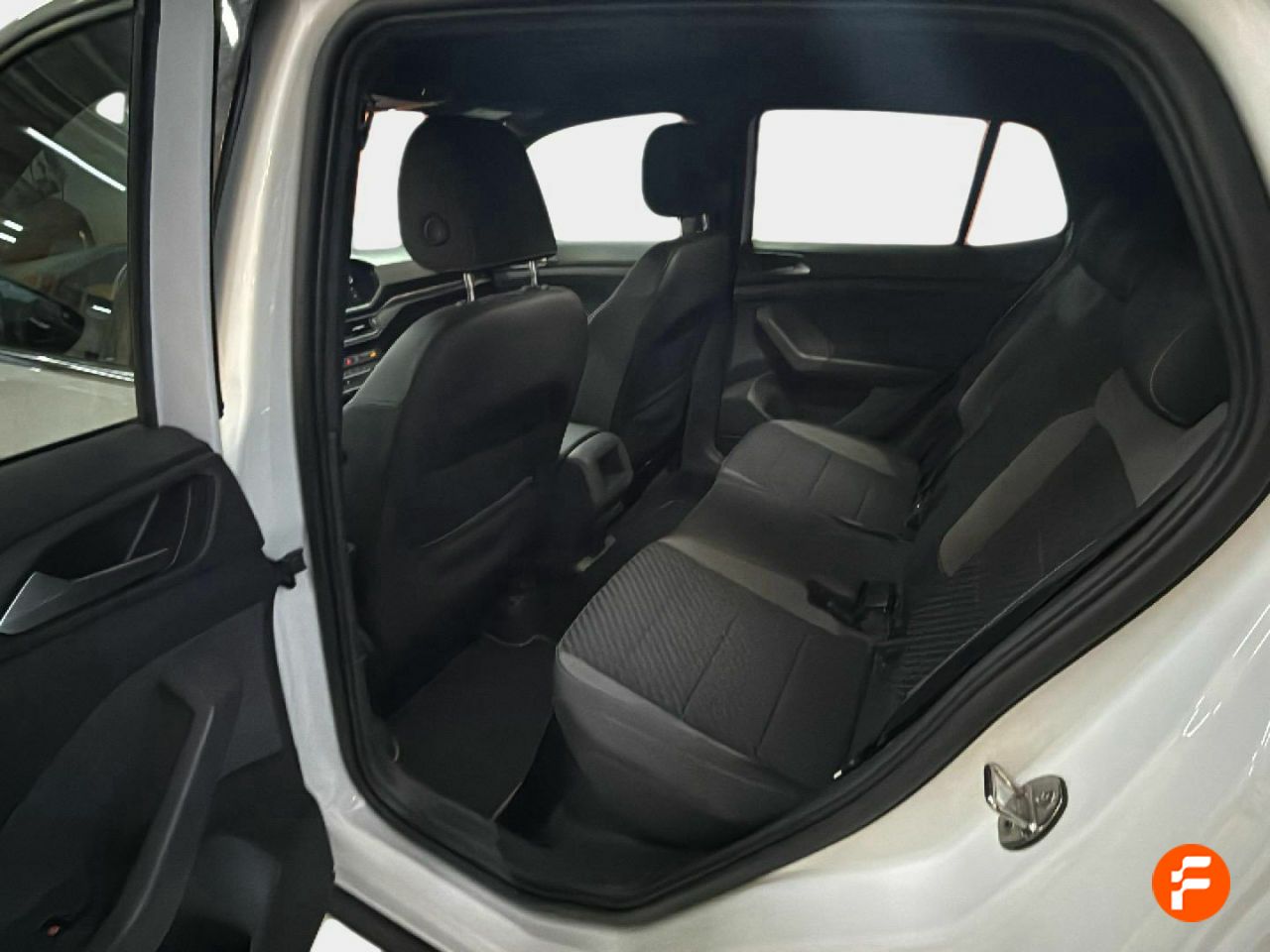 Foto Volkswagen T-Cross 13