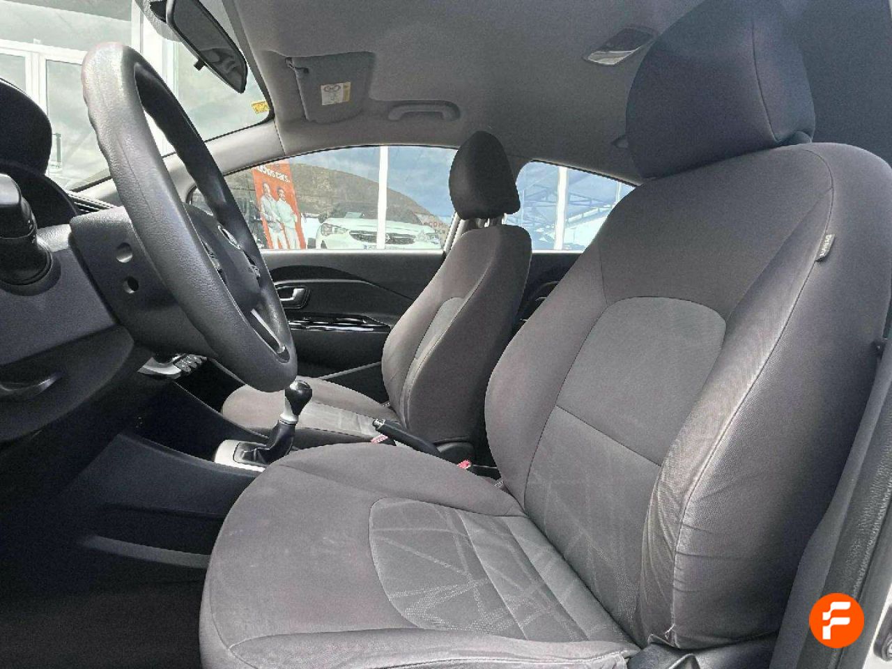 Foto Kia Rio 15