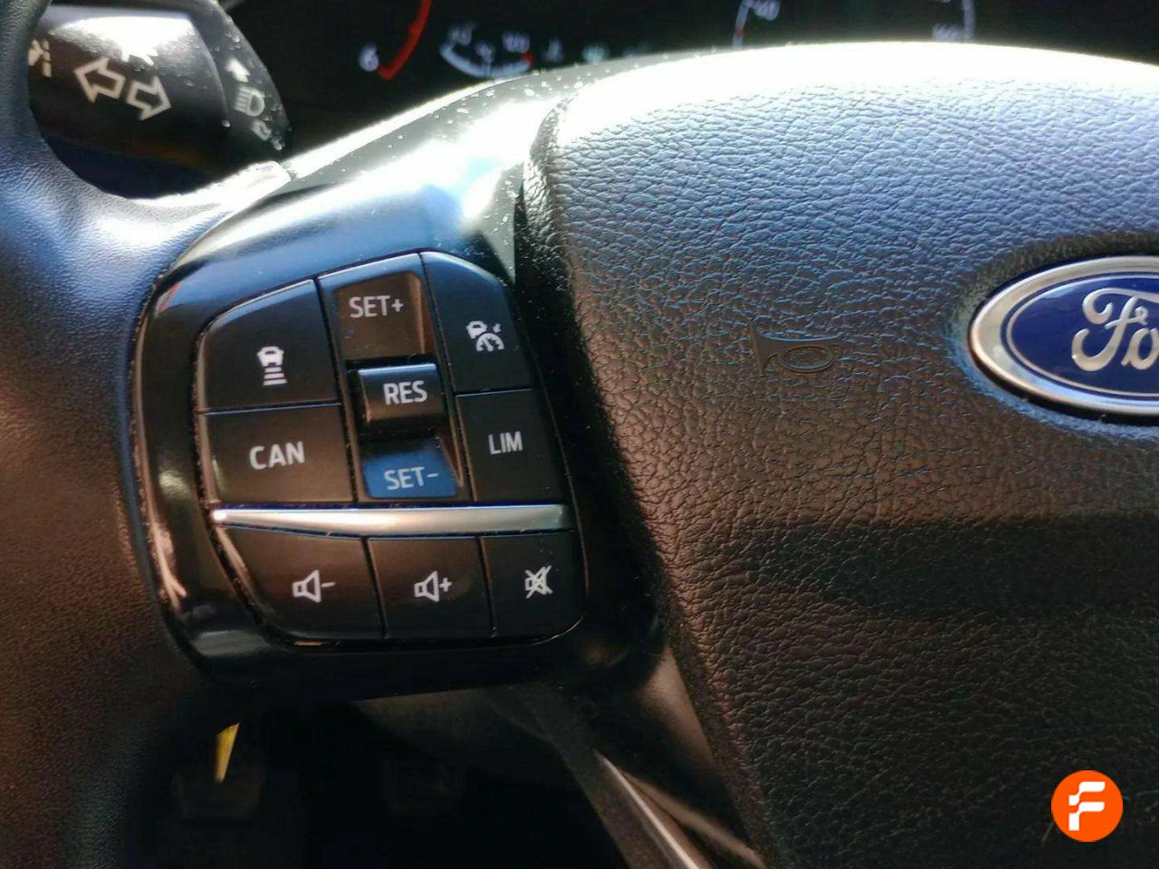 Foto Ford Tourneo Custom 16
