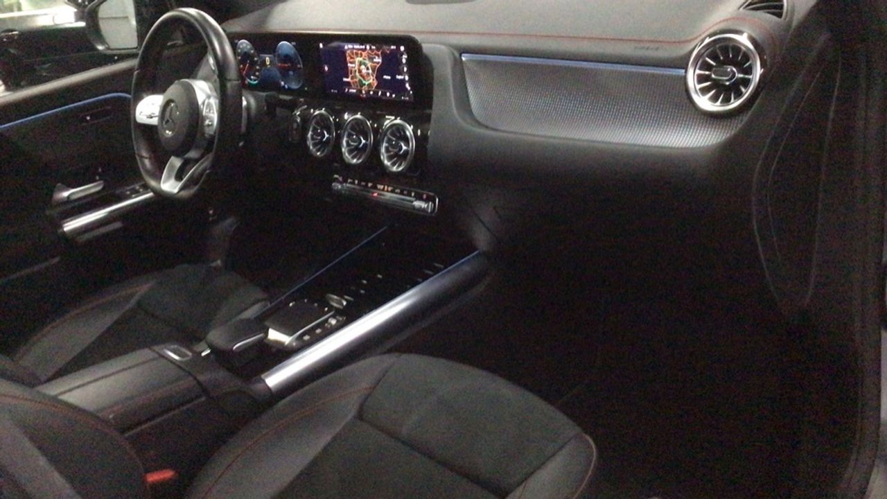 Foto Mercedes-Benz EQA 10
