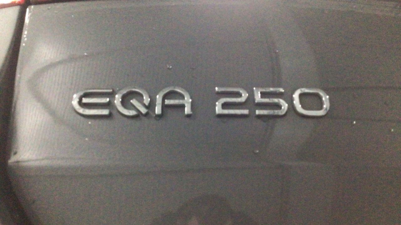 Foto Mercedes-Benz EQA 12