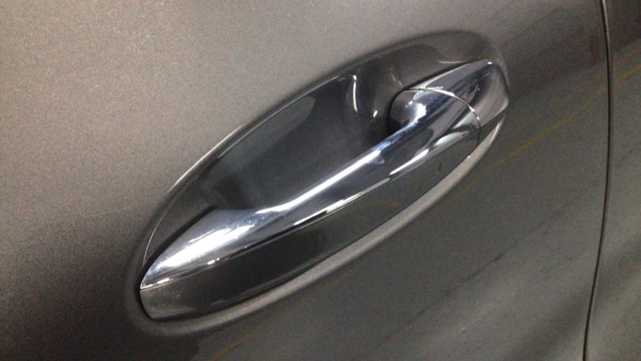 Foto Mercedes-Benz EQA 18