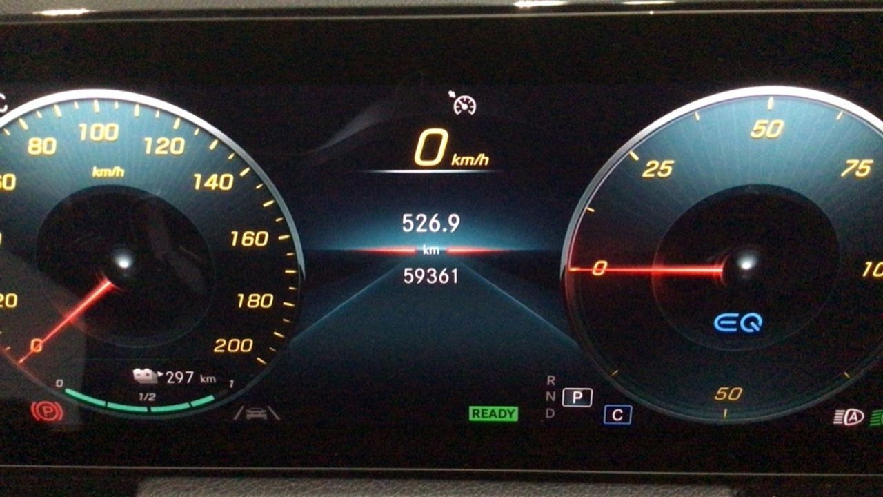 Foto Mercedes-Benz EQA 27