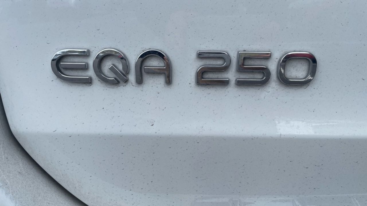 Foto Mercedes-Benz EQA 12