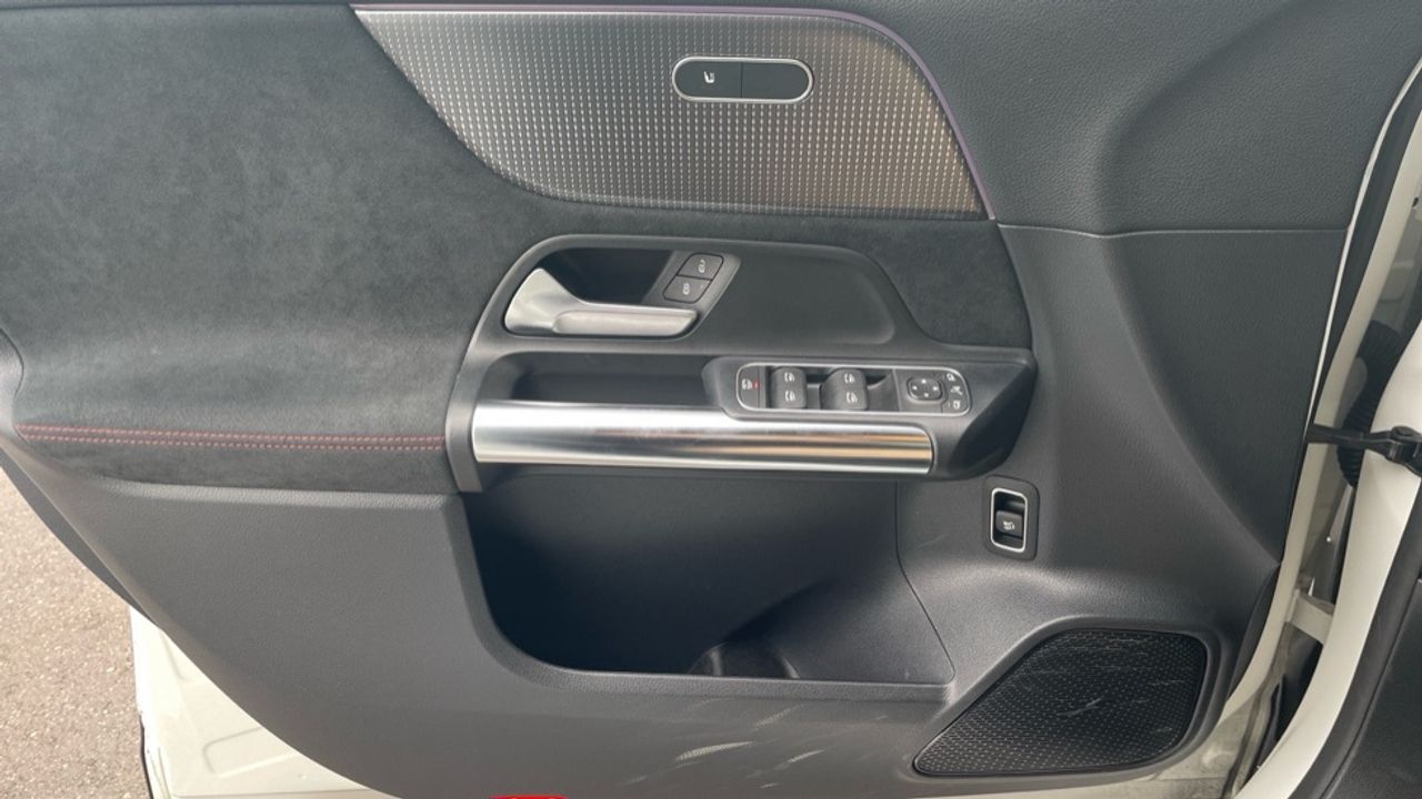 Foto Mercedes-Benz EQA 24