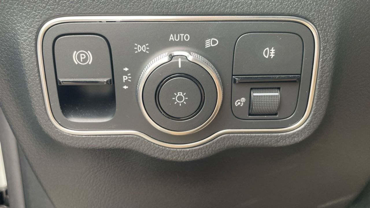 Foto Mercedes-Benz EQA 28