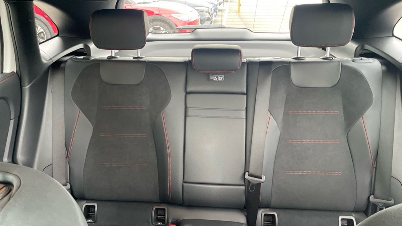 Foto Mercedes-Benz EQA 30