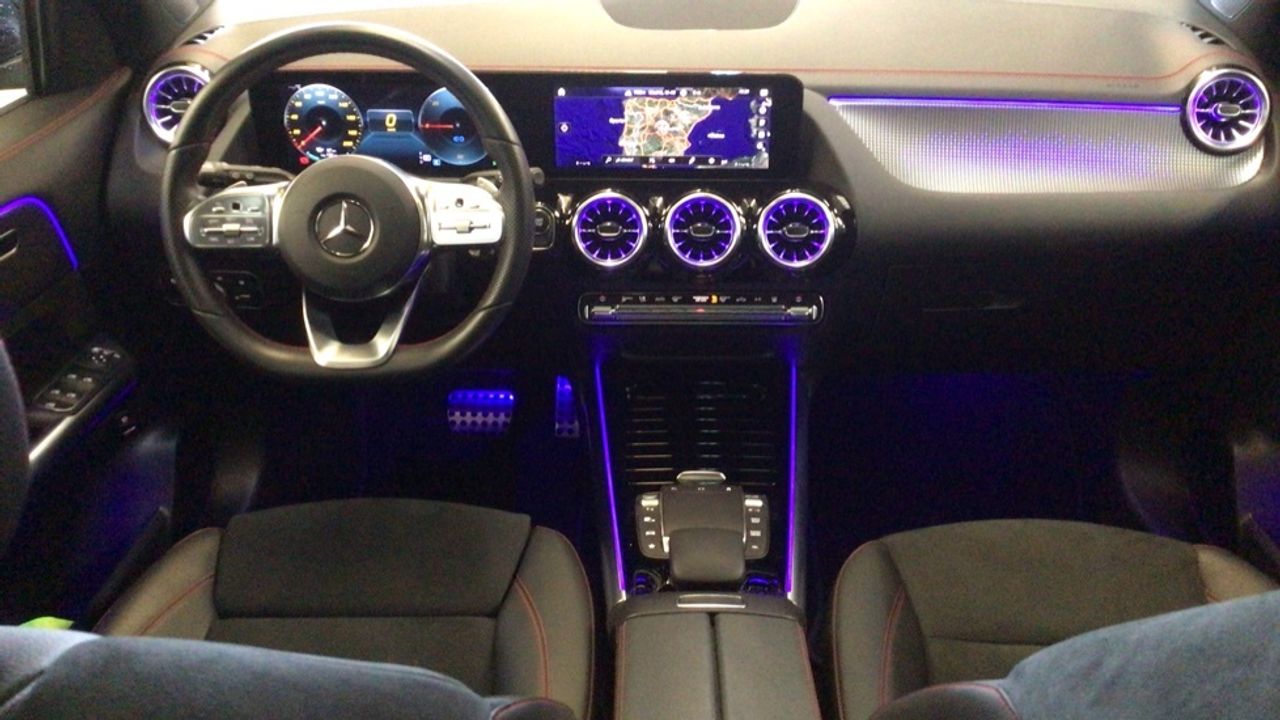 Foto Mercedes-Benz EQA 8