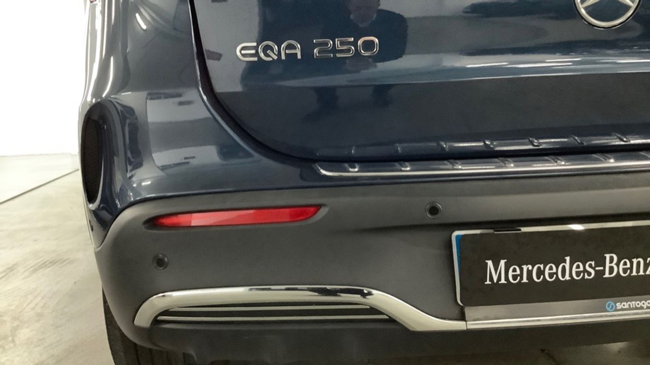 Foto Mercedes-Benz EQA 12
