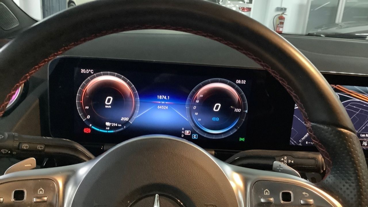 Foto Mercedes-Benz EQA 14