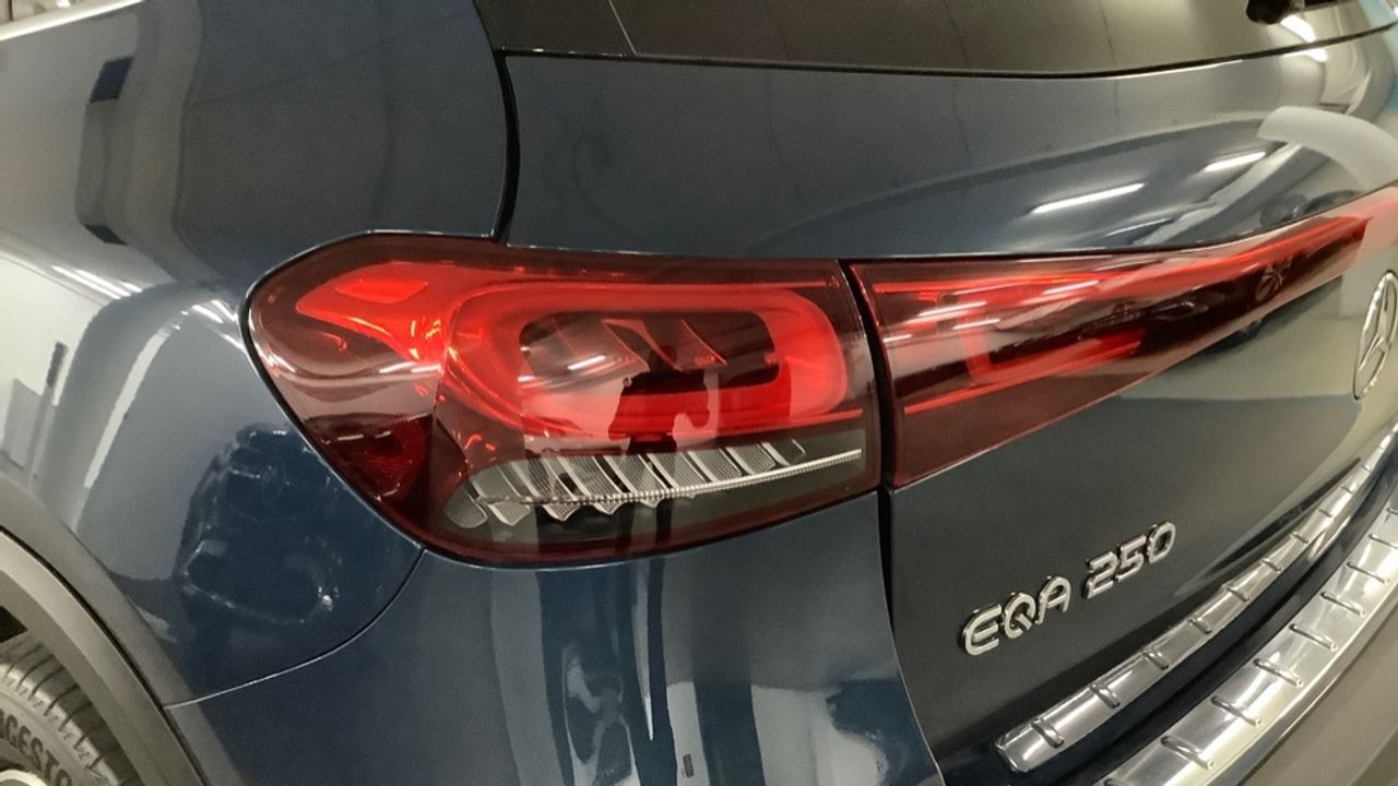 Foto Mercedes-Benz EQA 15