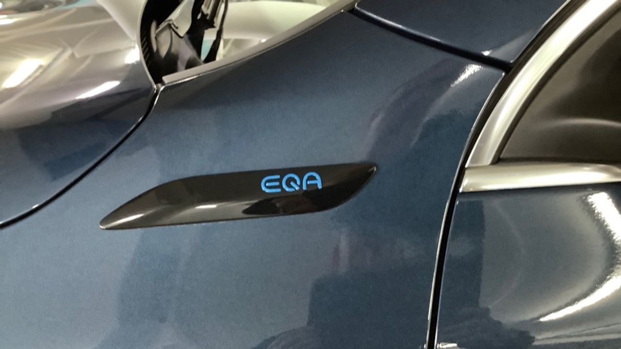 Foto Mercedes-Benz EQA 16