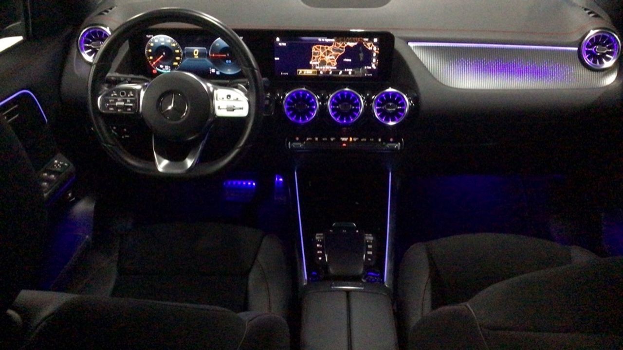 Foto Mercedes-Benz EQA 8