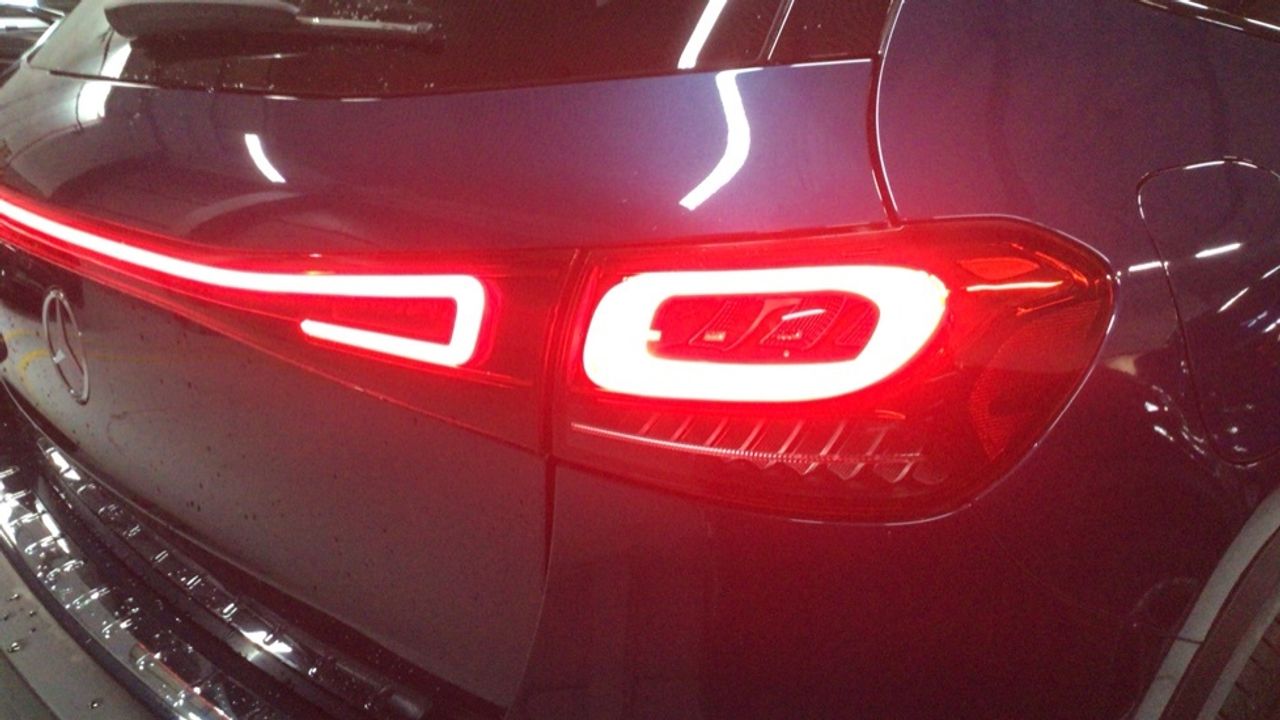 Foto Mercedes-Benz EQA 16