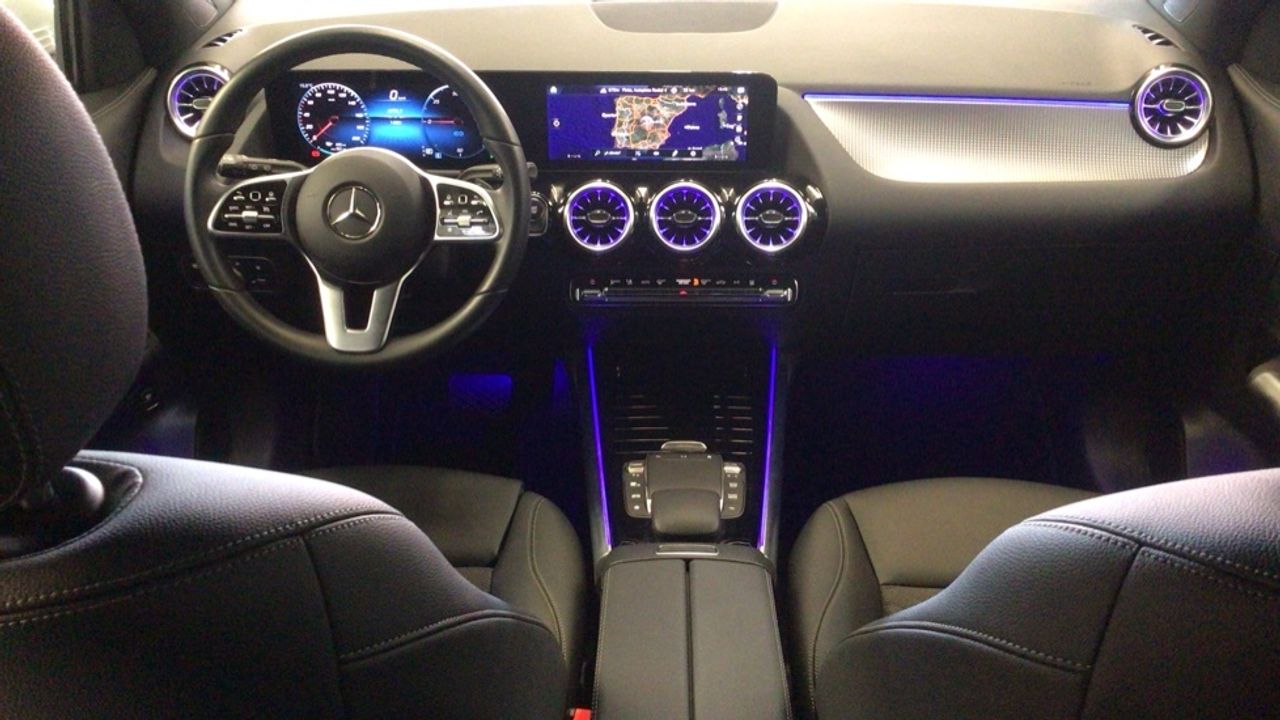 Foto Mercedes-Benz EQA 8