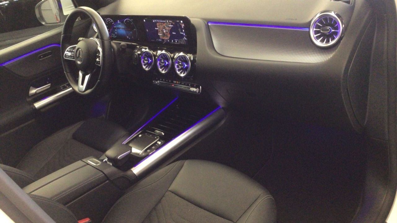 Foto Mercedes-Benz EQA 10