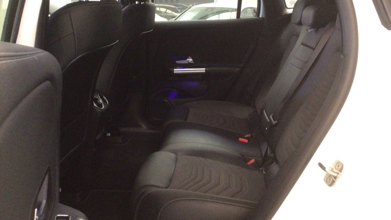 Foto Mercedes-Benz EQA 11