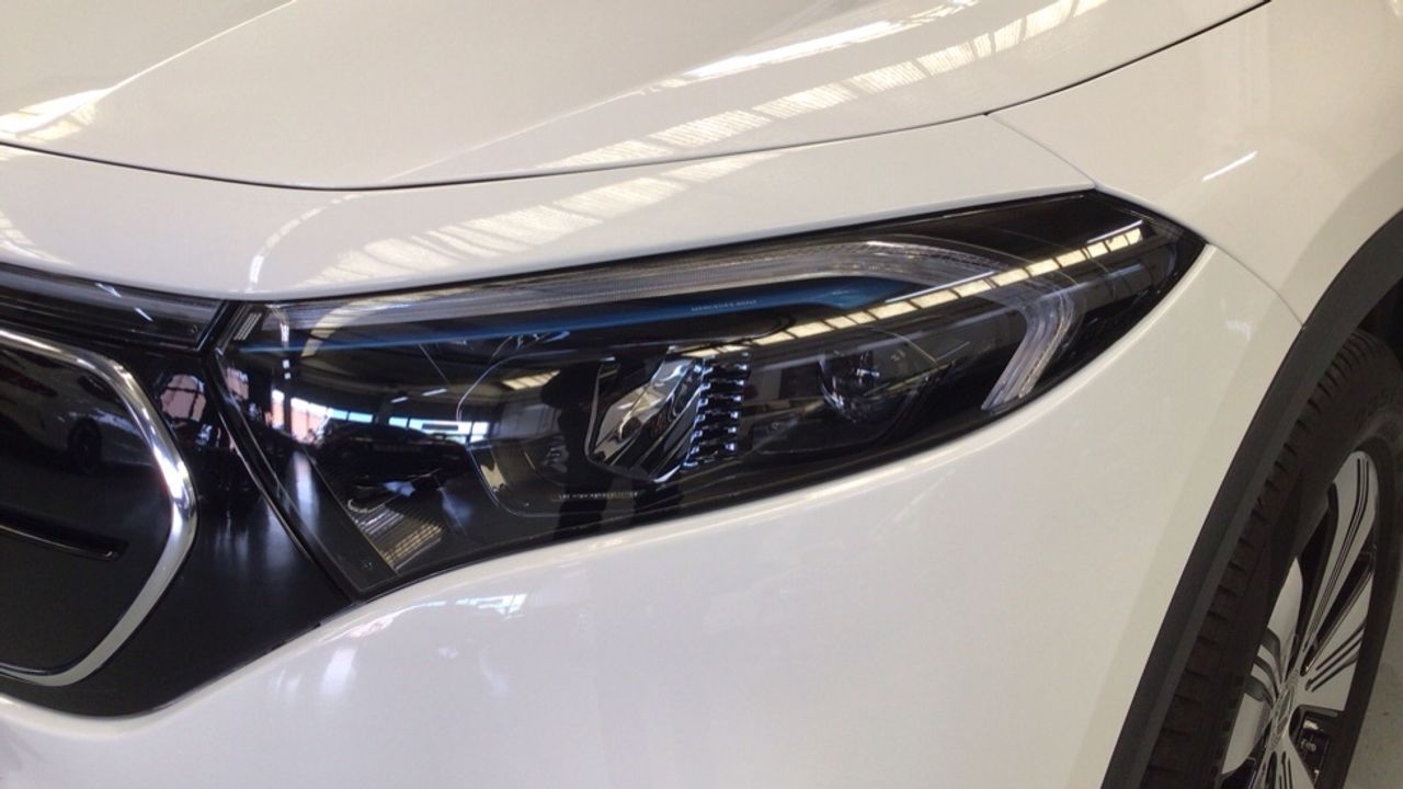 Foto Mercedes-Benz EQA 15