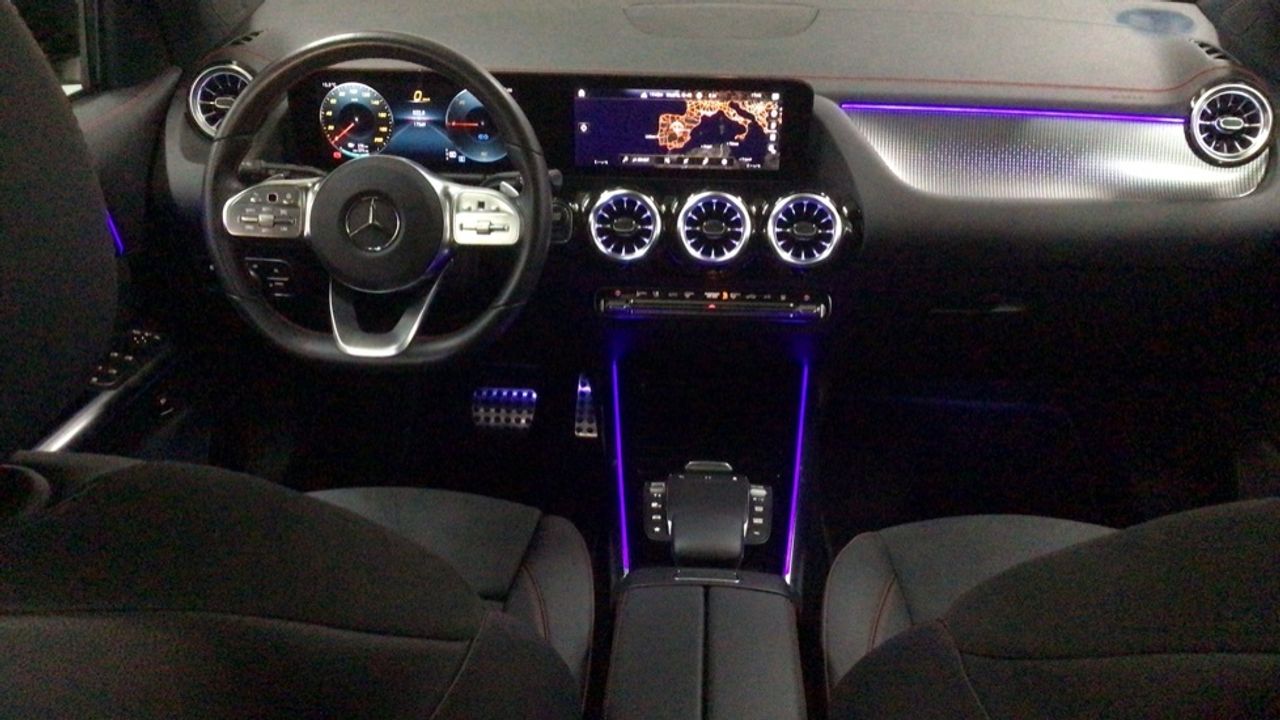 Foto Mercedes-Benz EQA 8