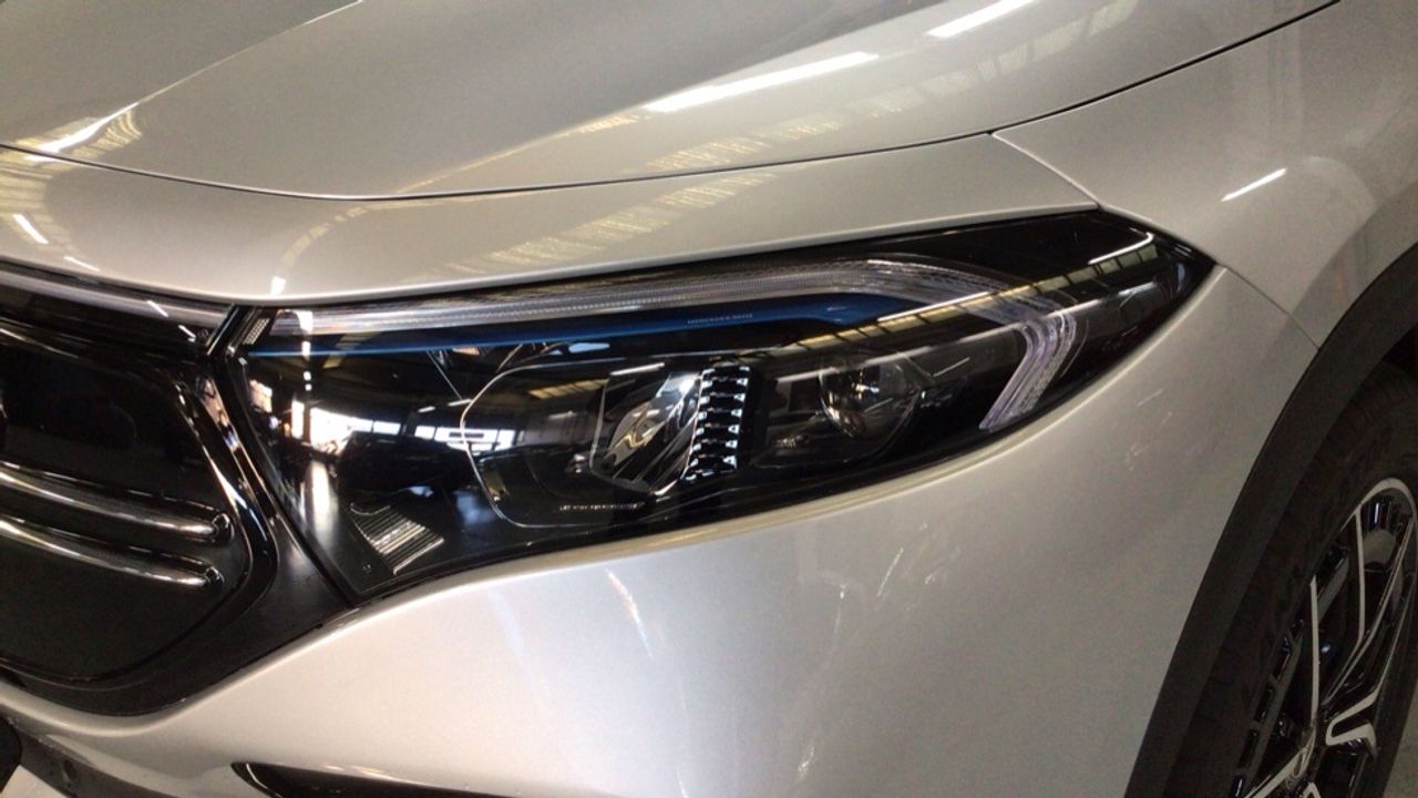 Foto Mercedes-Benz EQA 15