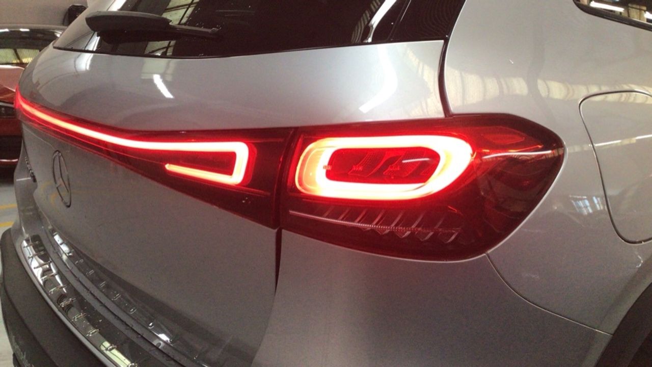 Foto Mercedes-Benz EQA 16