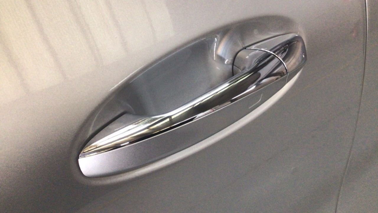Foto Mercedes-Benz EQA 18