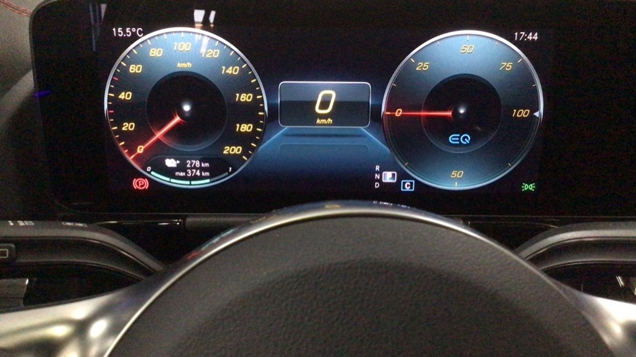 Foto Mercedes-Benz EQA 20