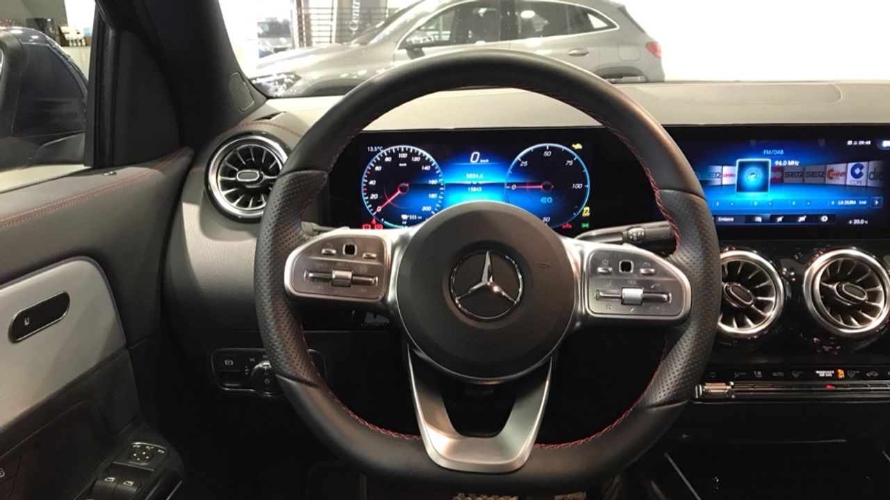Foto Mercedes-Benz EQA 9