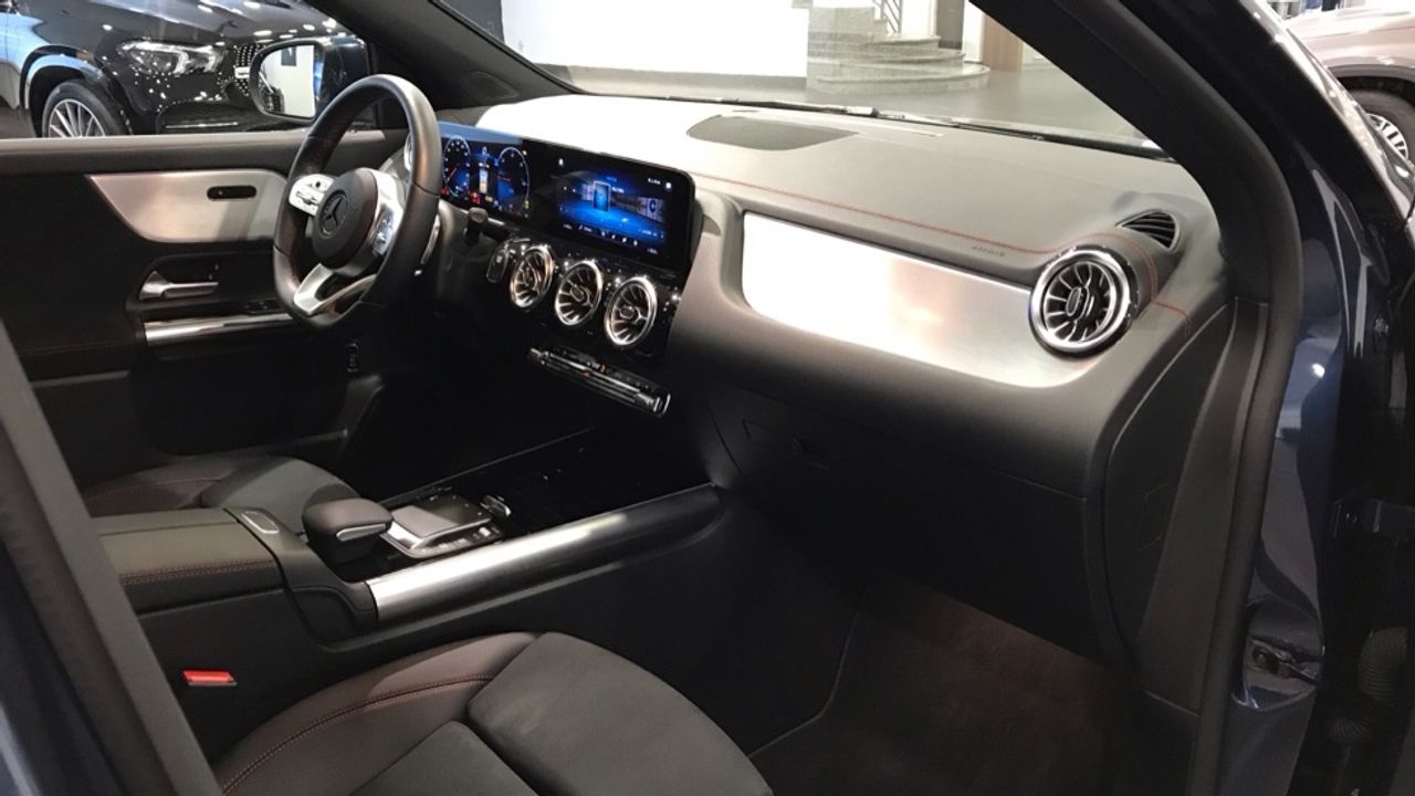 Foto Mercedes-Benz EQA 10