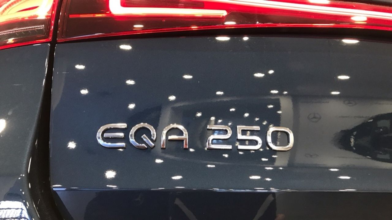 Foto Mercedes-Benz EQA 12