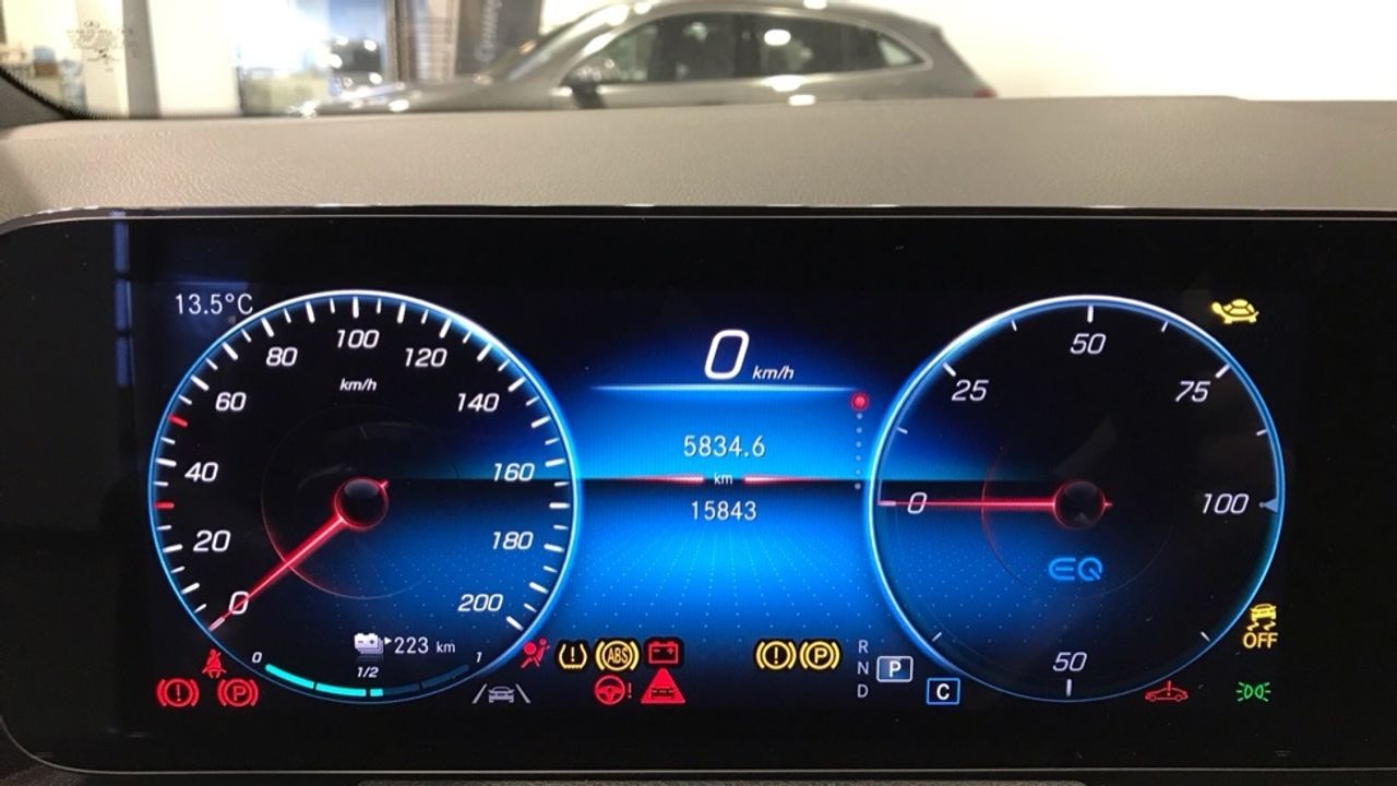 Foto Mercedes-Benz EQA 17