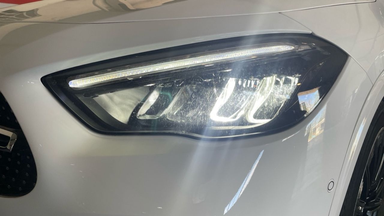 Foto Mercedes-Benz Clase GLA 15