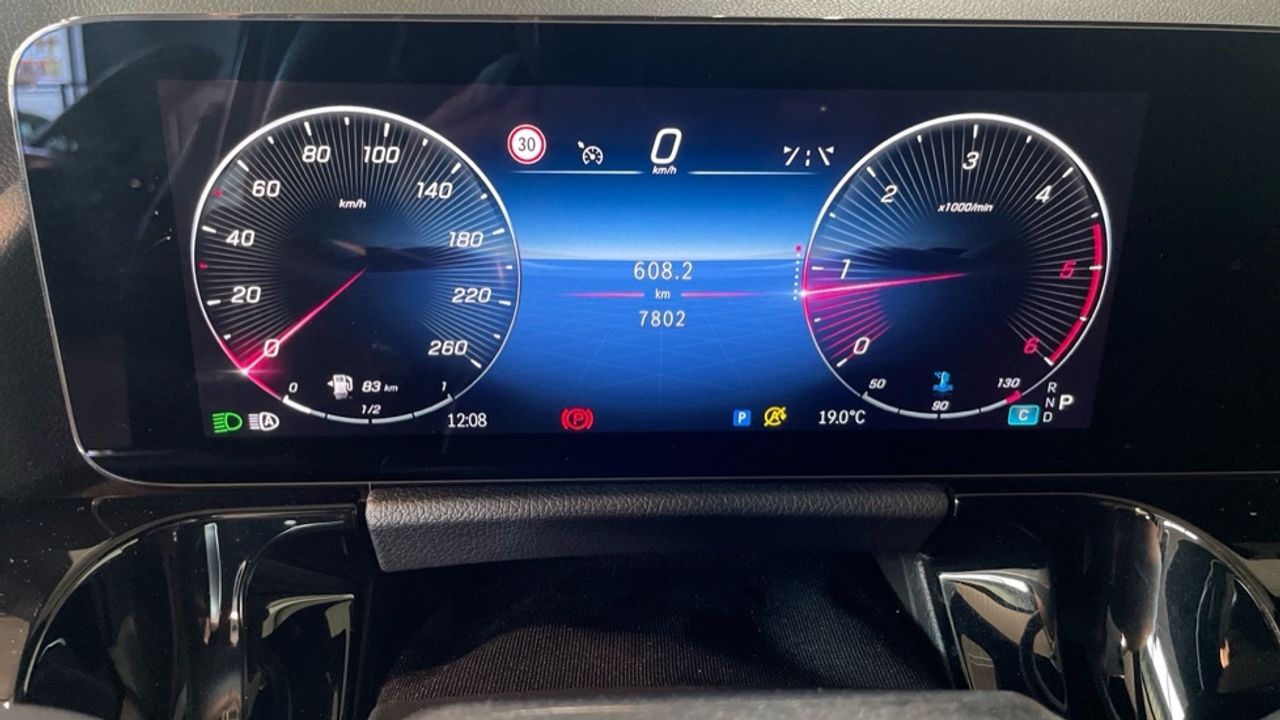 Foto Mercedes-Benz Clase GLA 29