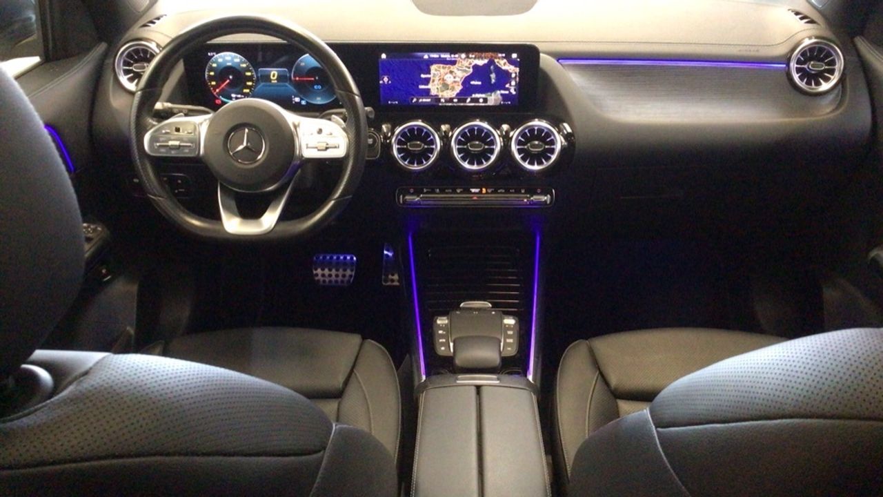 Foto Mercedes-Benz EQA 8