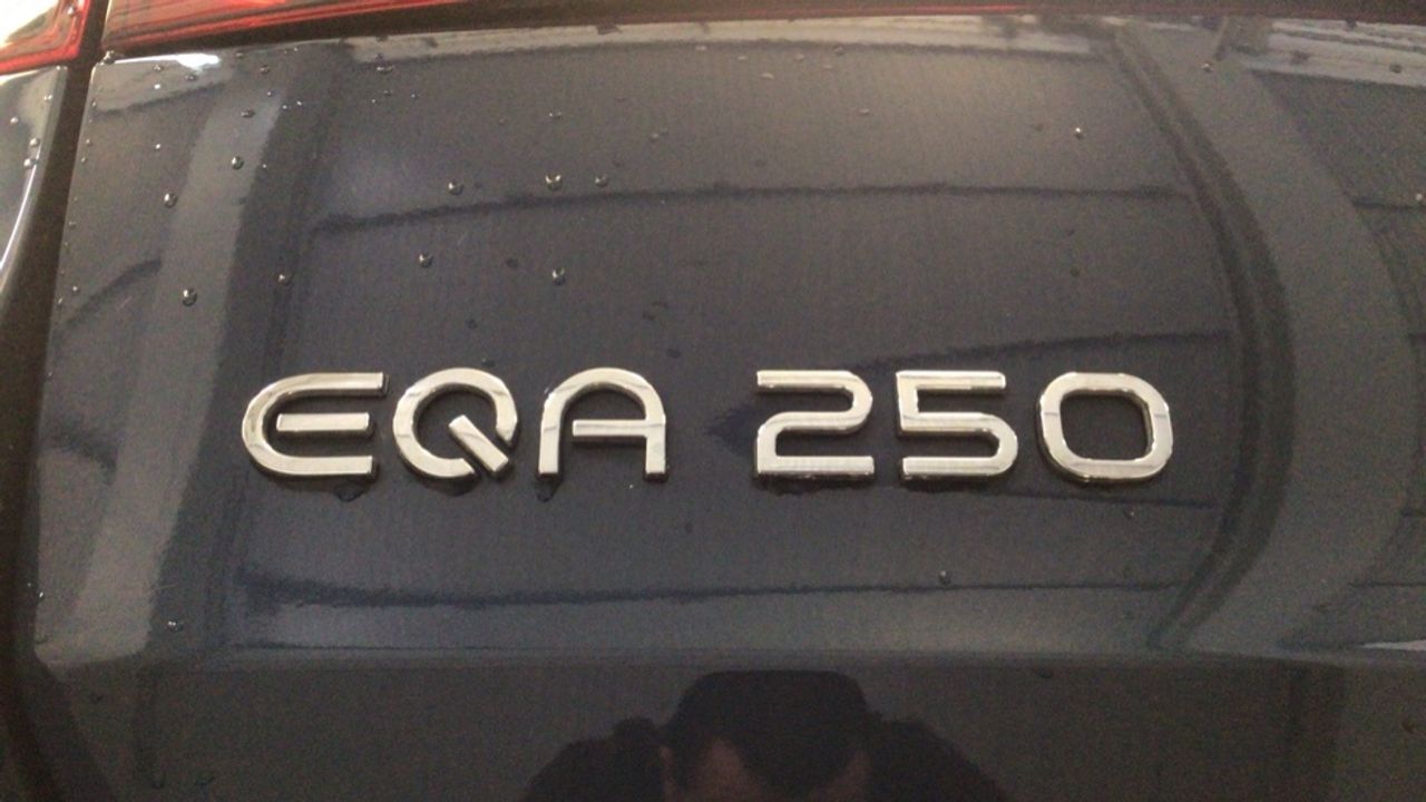 Foto Mercedes-Benz EQA 12