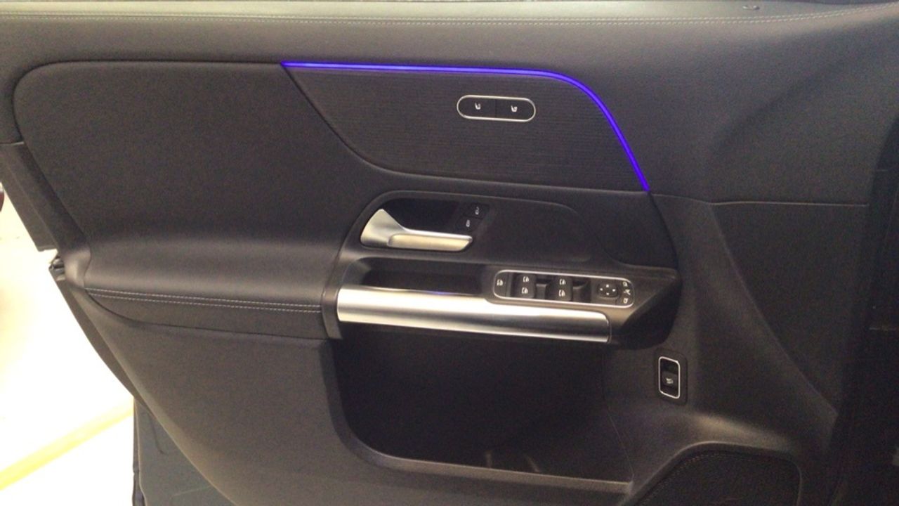 Foto Mercedes-Benz EQA 25