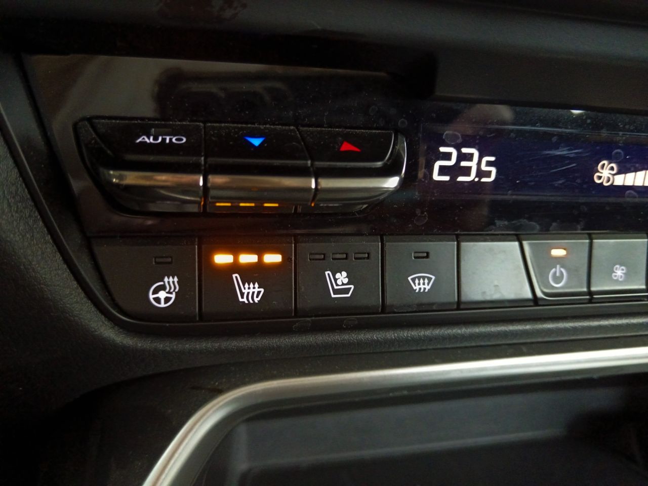 Foto Mazda CX-60 22