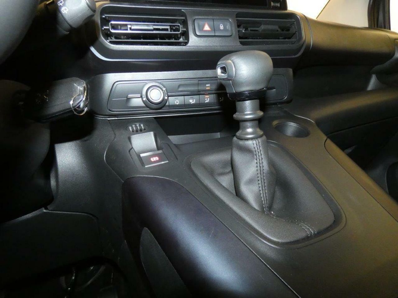 Foto Peugeot Rifter 10
