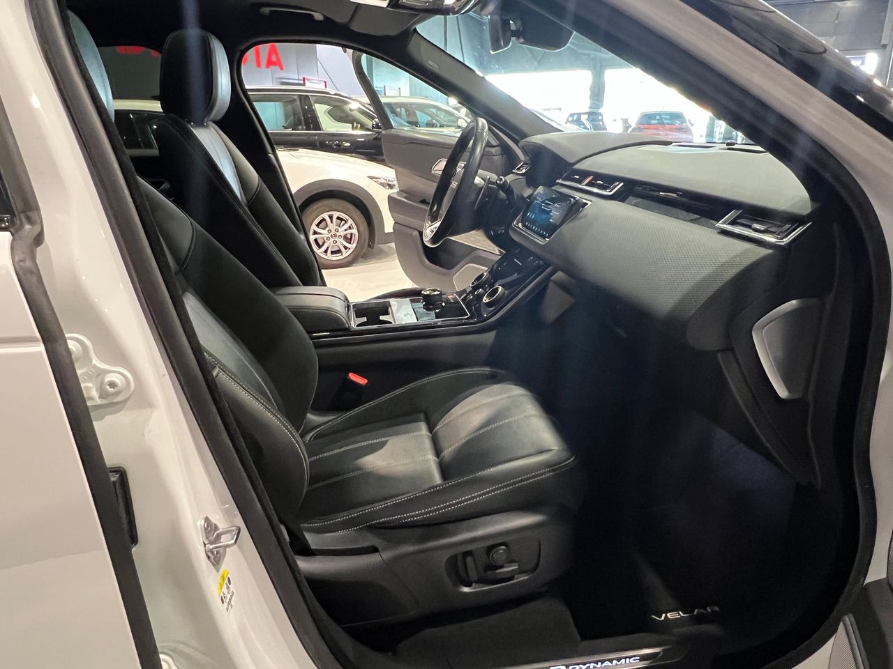 Foto Land-Rover Range Rover Velar 16